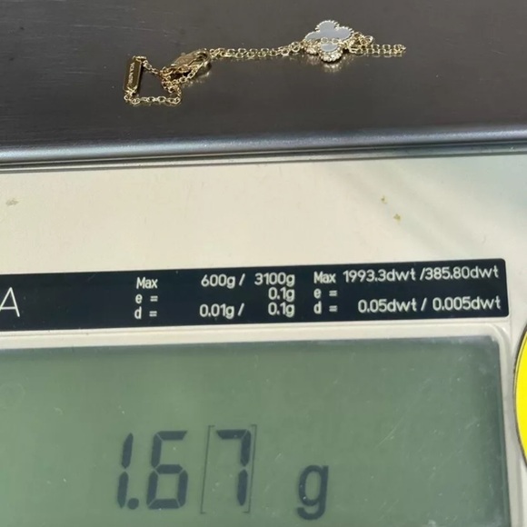 18k Solid Yellow Gold Mini White Flower Bracelet. 1.70 Grams. 7 Inches - Picture 5 of 6